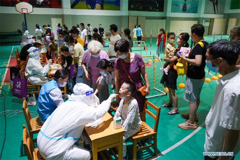 (COVID-19) Chine : Nanjing lance une campagne de dépistage à l'échelle de la ville après des infections dans un aéroport