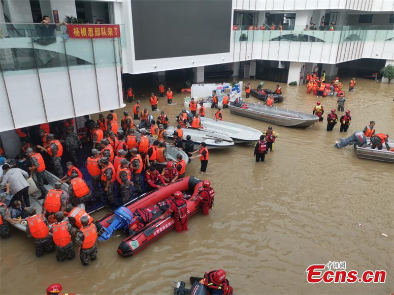 Des patients transférés d'un h?pital inondé à Zhengzhou