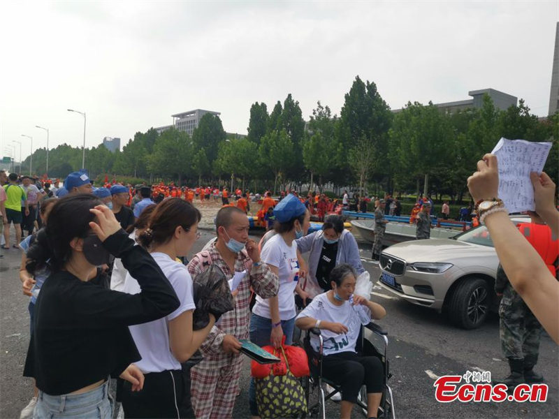 Des patients transférés d'un h?pital inondé à Zhengzhou