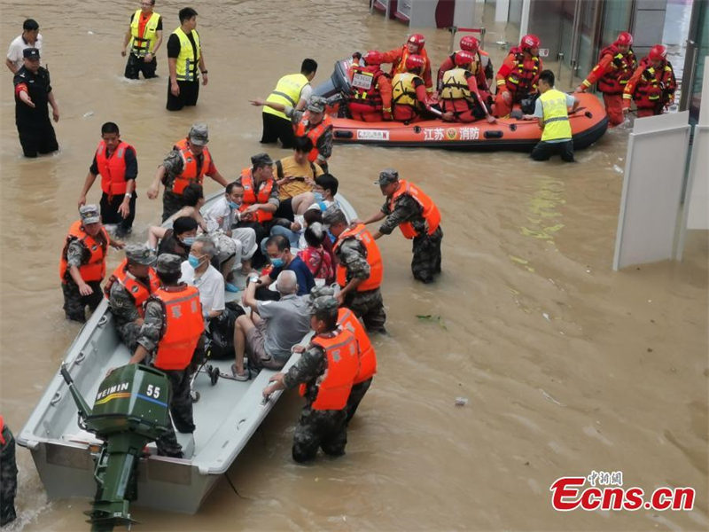 Des patients transférés d'un h?pital inondé à Zhengzhou