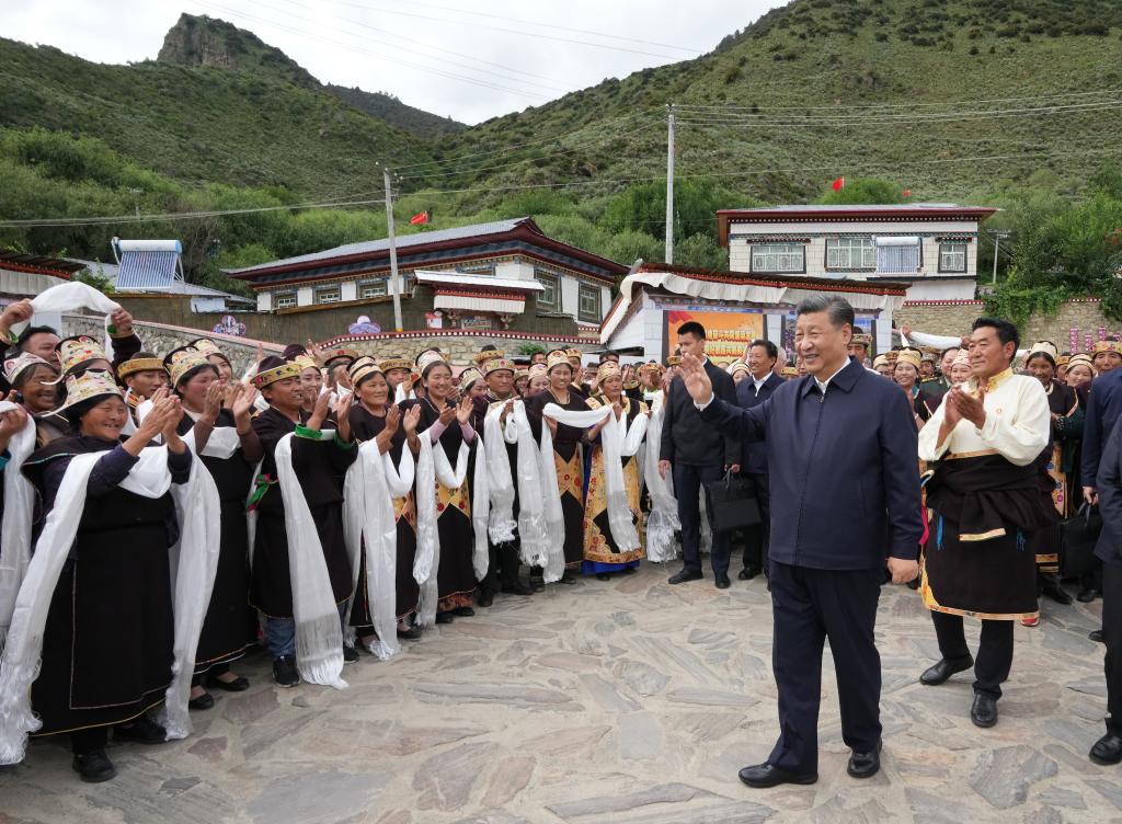 Xi Jinping inspecte le Tibet, insistant sur la stabilité durable et le développement de haute qualité