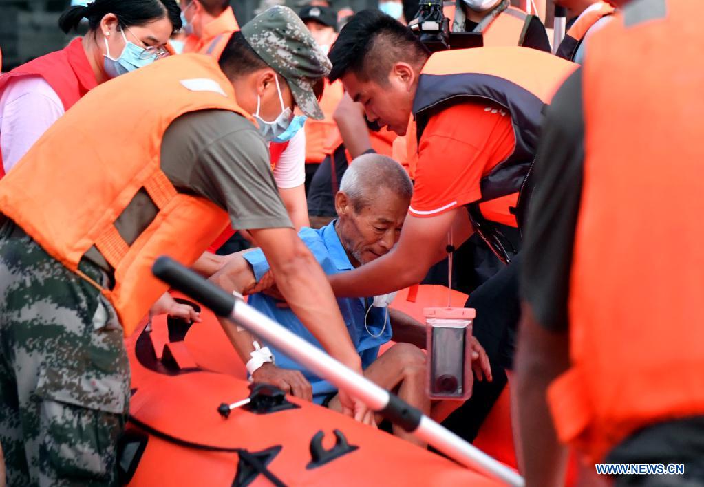 Chine : sauvetage après l'inondation à Weihui