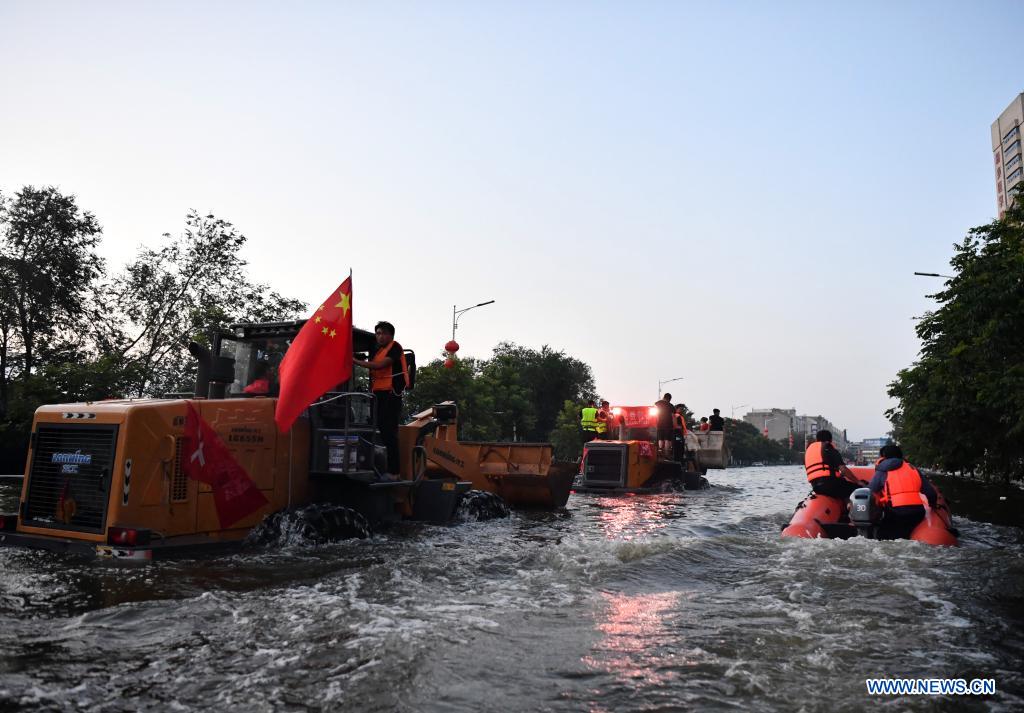 Chine : sauvetage après l'inondation à Weihui