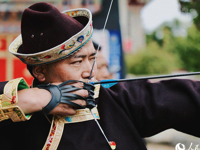 La flèche sifflante du Tibet s'élève à travers l'histoire