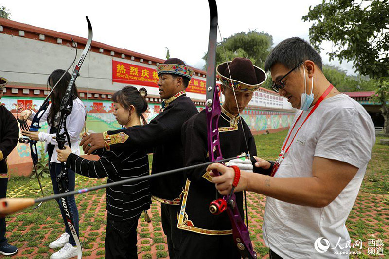 La flèche sifflante du Tibet s'élève à travers l'histoire