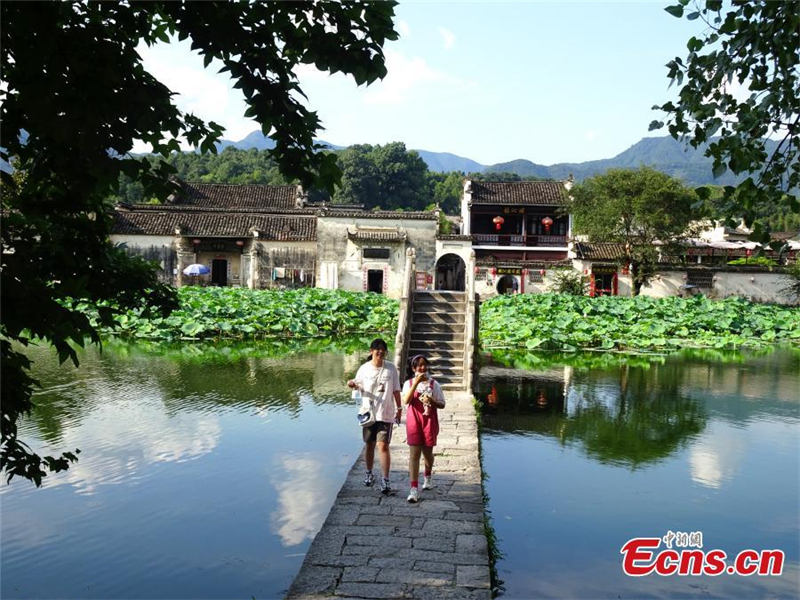 Les paysages pittoresques du village de Hongcun, site du patrimoine mondial