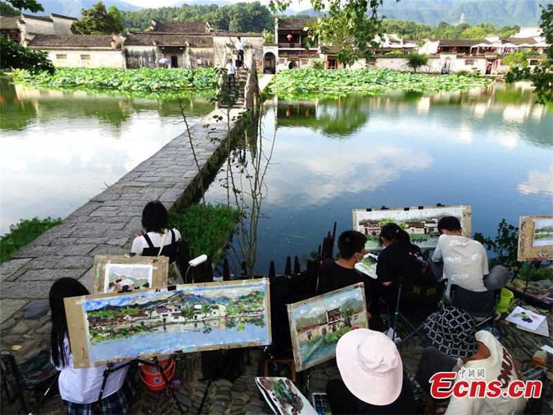 Les paysages pittoresques du village de Hongcun, site du patrimoine mondial