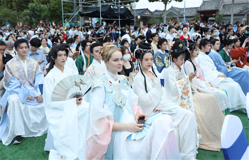 Le Hanfu, ou des fils d'or dans une nouvelle ville ancienne