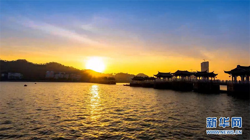 à Chaozhou, dans le Guangdong, on ? détruit le pont après avoir traversé la rivière ?