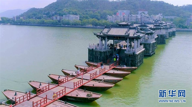 à Chaozhou, dans le Guangdong, on ? détruit le pont après avoir traversé la rivière ?