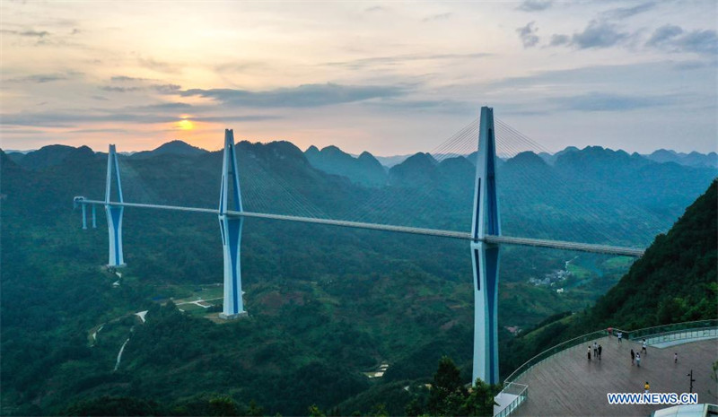 Les ponts du Guizhou montagneux