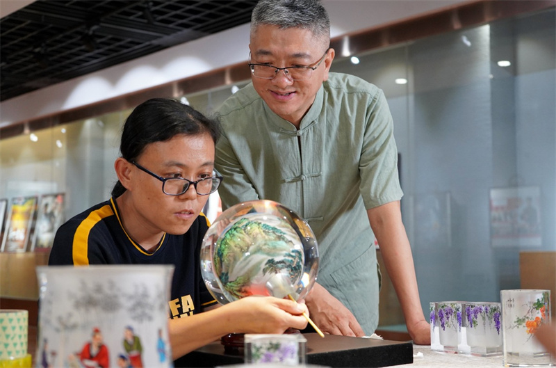 La peinture d'intérieur de Hengshui, un grand monde à l'intérieur d'une petite bouteille