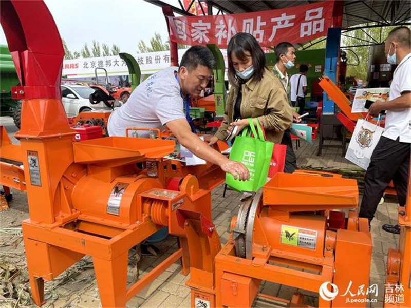 Jilin : des fruits et légumes géants suscitent l'admiration à l'Exposition internationale de l'agriculture et de l'alimentation