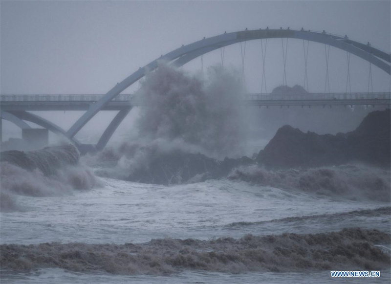 Chine : le typhon Chanthu près du Zhejiang