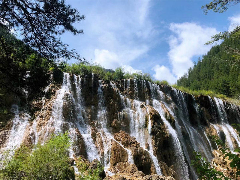 Le site de Jiuzhaigou rouvre entièrement aux visiteurs après le séisme de 2017