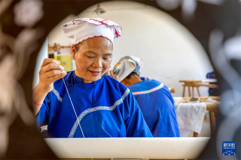 Tai Muxiang, brodeuse Dong : une nouvelle vie heureuse née de mains habiles