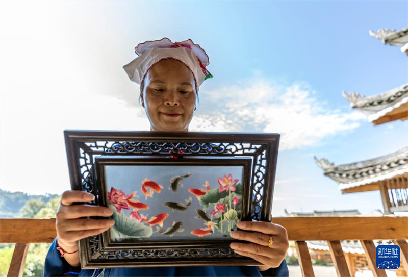 Tai Muxiang, brodeuse Dong : une nouvelle vie heureuse née de mains habiles