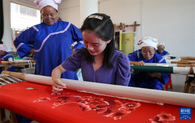 Tai Muxiang, brodeuse Dong : une nouvelle vie heureuse née de mains habiles