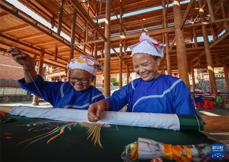 Tai Muxiang, brodeuse Dong : une nouvelle vie heureuse née de mains habiles