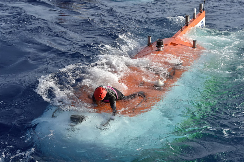 Mise en service officielle du submersible habité chinois ? Fendouzhe ? pour des recherches scientifiques régulières