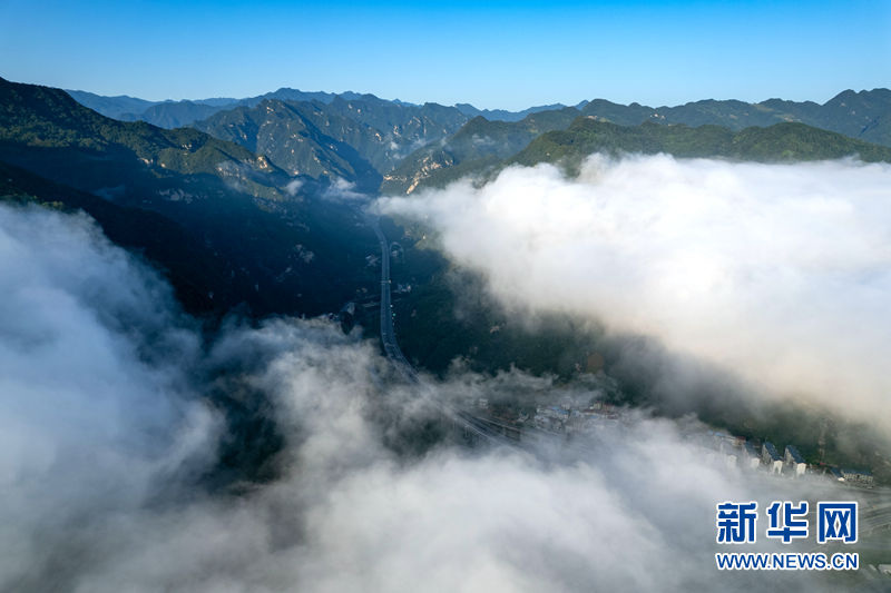 Comment une route stimule le développement du mont Jingshan, dans le Hubei