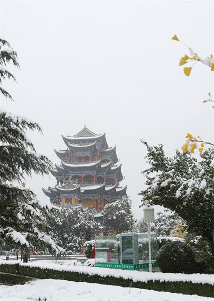 L'air hivernal transforme le paysage du Gansu en paysage de neige