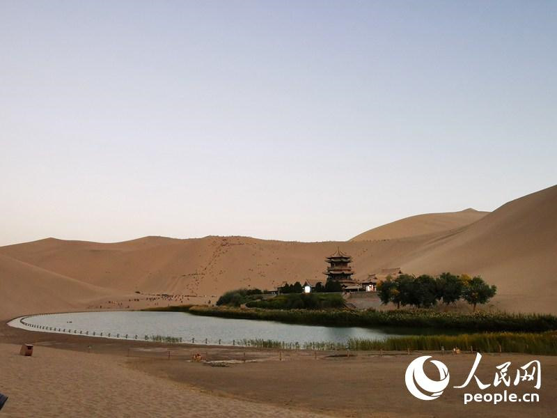 Le millénaire de Dunhuang : une longue histoire culturelle et une coexistence de sources et montagnes