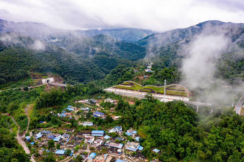 La pose des rails du chemin de fer Chine-Laos est terminée et la ligne sera mise en service cette année