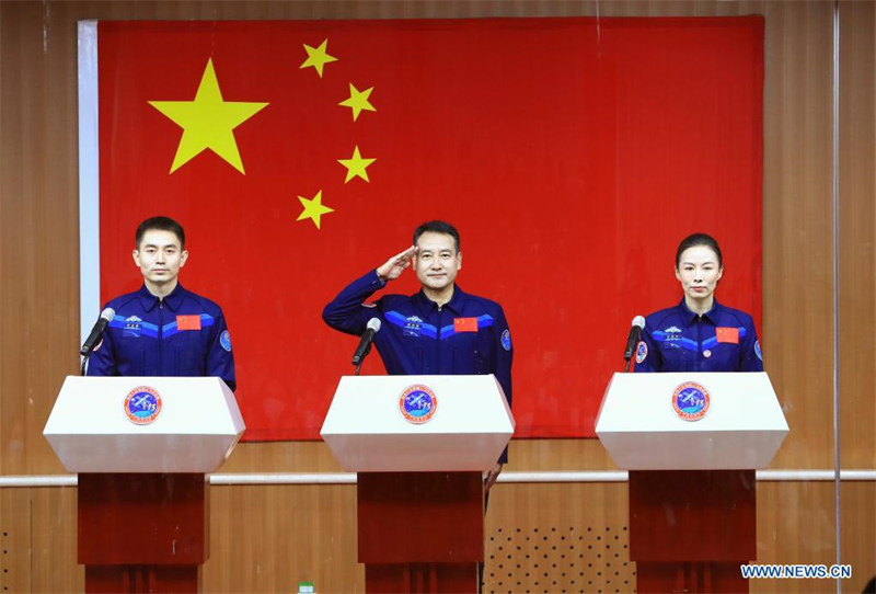 Les astronautes de la mission chinoise Shenzhou-13 rencontrent la presse