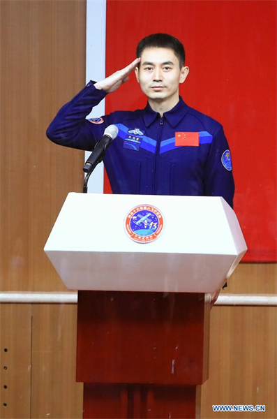 Les astronautes de la mission chinoise Shenzhou-13 rencontrent la presse