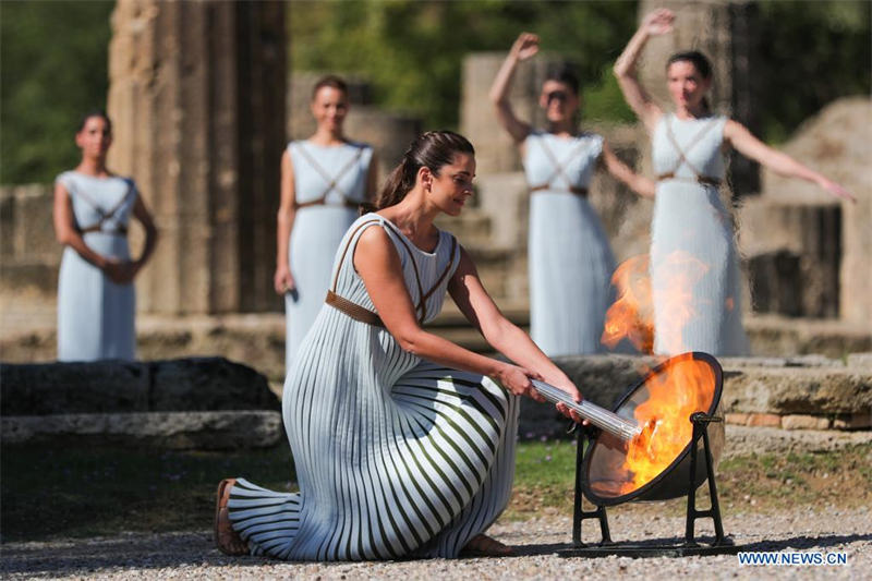 La flamme olympique pour les Jeux d'hiver de Beijing 2022 allumée sur le site antique d'Olympie