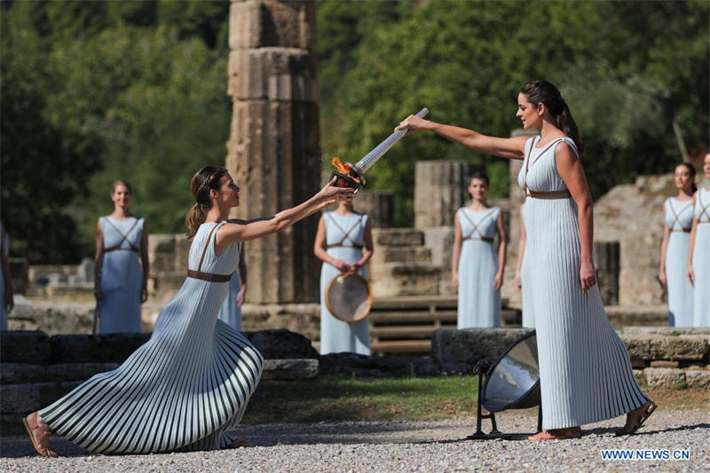 La flamme olympique pour les Jeux d'hiver de Beijing 2022 allumée sur le site antique d'Olympie