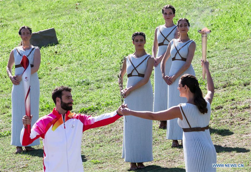 La flamme olympique pour les Jeux d'hiver de Beijing 2022 allumée sur le site antique d'Olympie