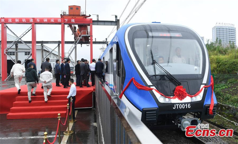 Le premier véhicule ferroviaire urbain de Chine à double courant mis en service à Chongqing