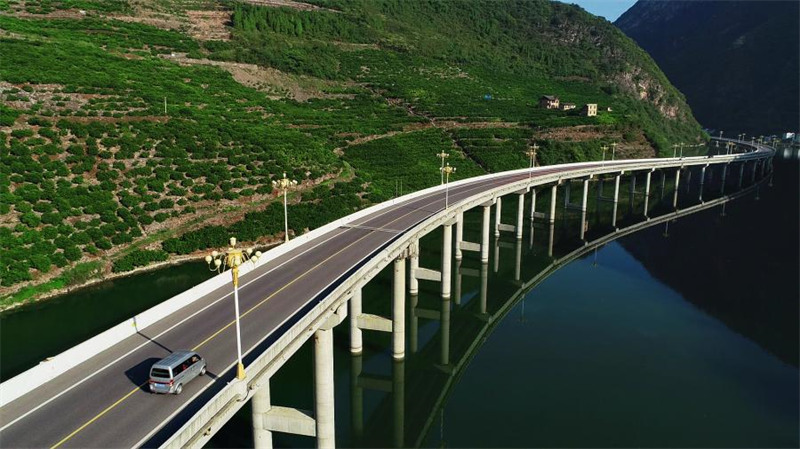 Les paysages d'automne pittoresques de l'autoroute de Guzhao, dans la province du Hubei