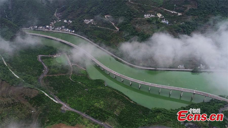 Les paysages d'automne pittoresques de l'autoroute de Guzhao, dans la province du Hubei