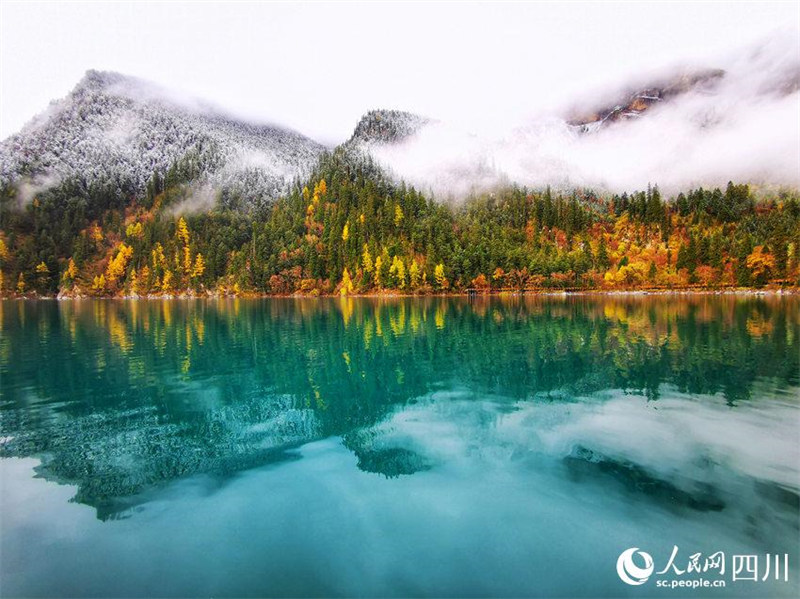 La vallée de Jiuzhaigou à la fin de l'automne. (Liang Feng/Le Quotidien du Peuple en ligne)