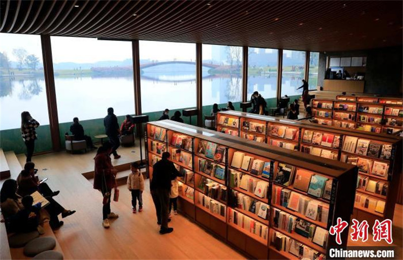 Une librairie sous-marine unique à Chengdu