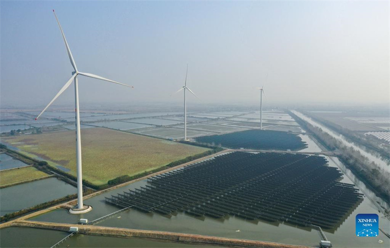 Le Jiangsu stimule le développement vert en promouvant l'énergie solaire et éolienne