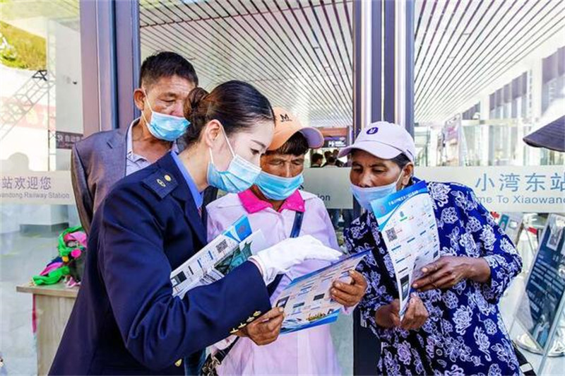 Une nouvelle gare ferroviaire facilite l'accès aux villes des campagnes du Yunnan