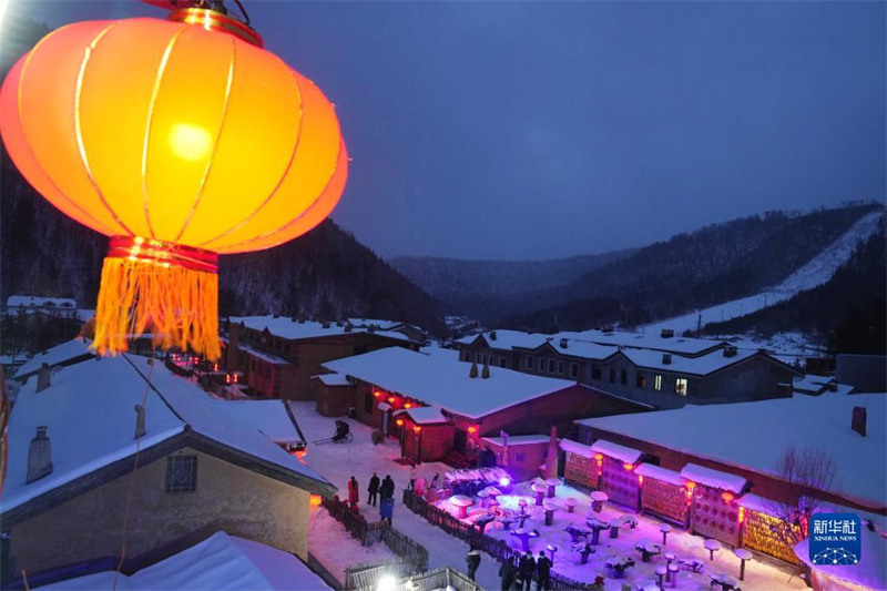 Les paysages nocturnes de la ? ville des neiges ? du Heilongjiang envo?tent les touristes