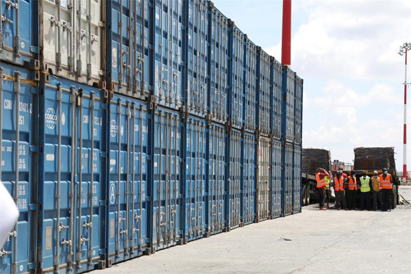 La Chine fait don de près de 1.000 tonnes de secours alimentaire aux Kényans touchés par la sécheresse