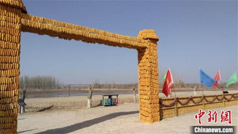 Xinjiang : 50 tonnes de ma?s pour construire une maison