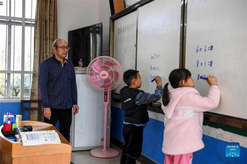 Des frères enseignants dévoués à l'éducation rurale dans le Guangxi