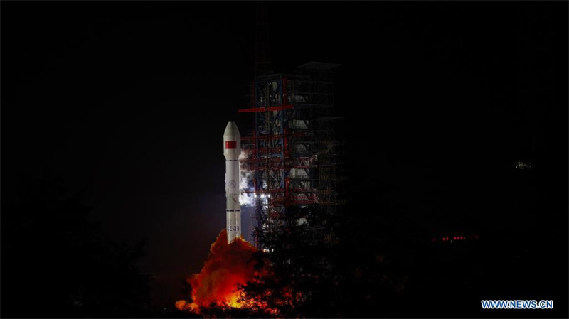 La Chine lance le satellite Zhongxing-1D