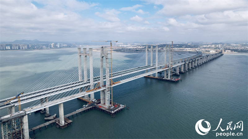 Achèvement du premier pont transocéanique de chemin de fer à grande vitesse de Chine