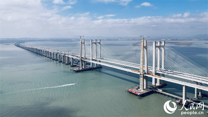 Achèvement du premier pont transocéanique de chemin de fer à grande vitesse de Chine