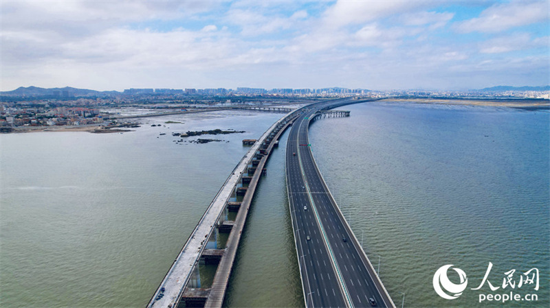 Achèvement du premier pont transocéanique de chemin de fer à grande vitesse de Chine