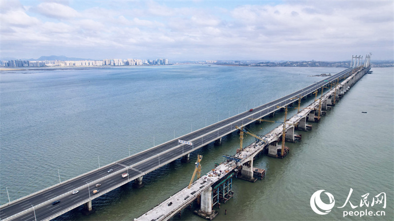 Achèvement du premier pont transocéanique de chemin de fer à grande vitesse de Chine