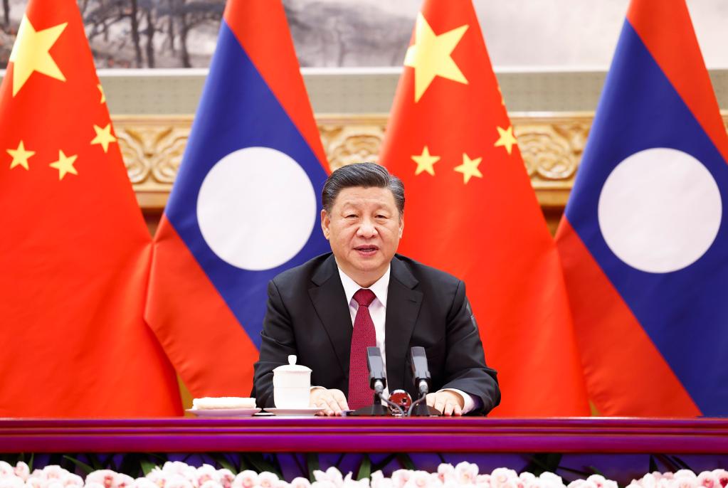 Xi Jinping et Thongloun Sisoulith assistent par liaison vidéo à l'inauguration du chemin de fer Chine-Laos